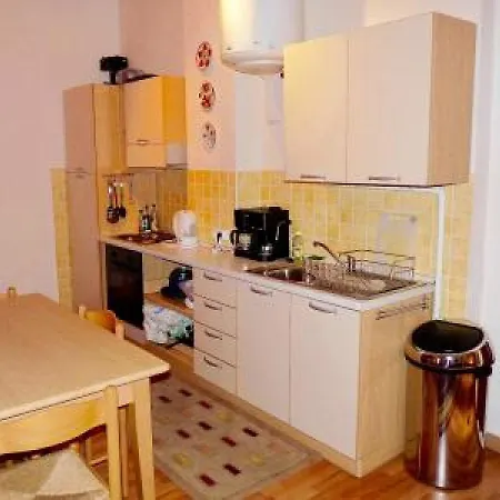 Centrally Located One Bedroom Just Minutes By Foot To The Palais Des Festivals And Beaches 207 公寓